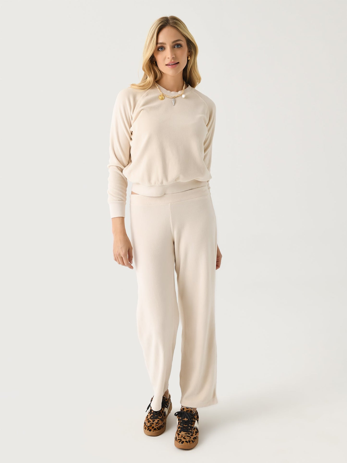 Perfect White Tee Women's Holly Velour Sweatpant