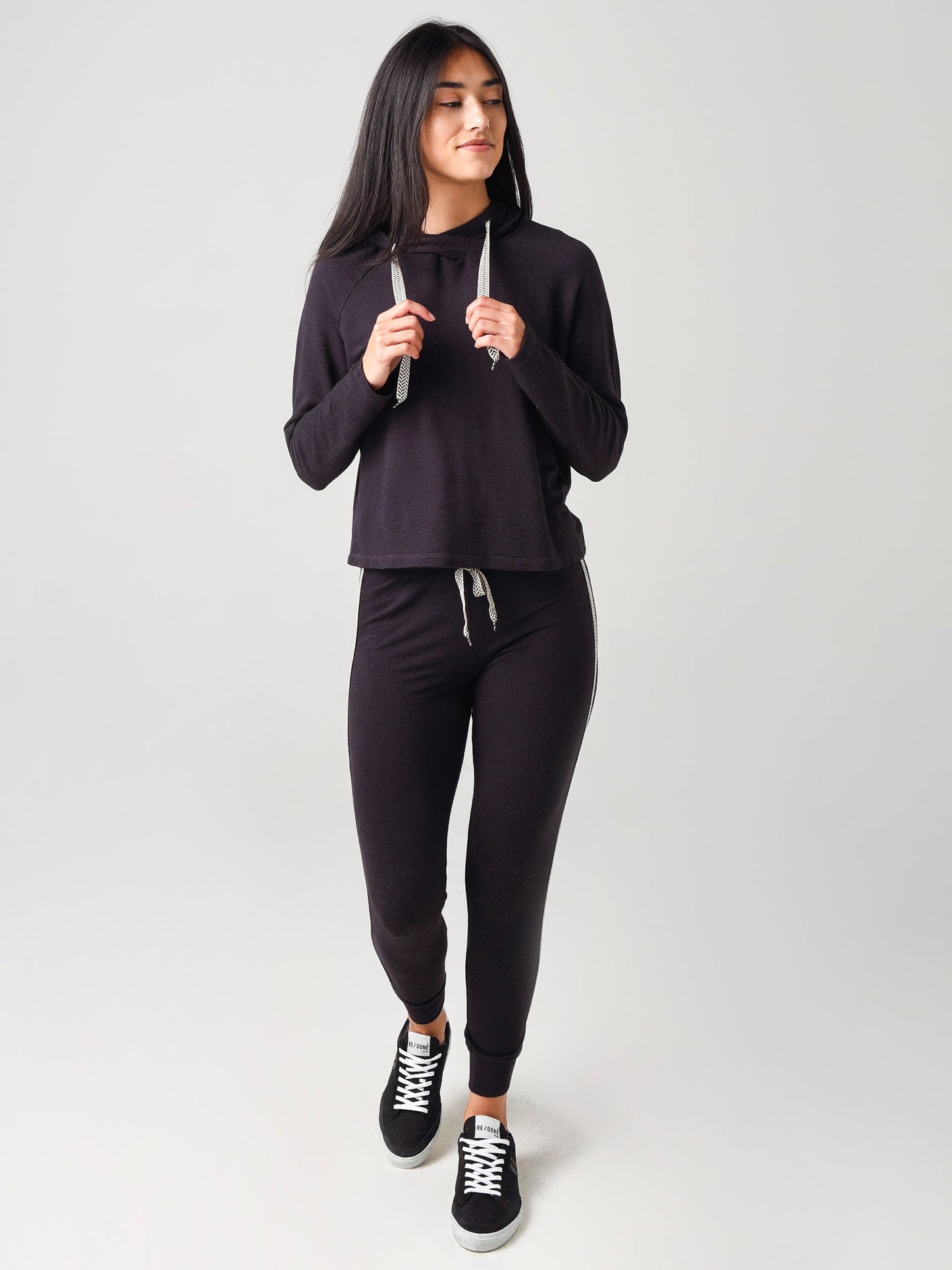 Monrow Women's Skinny Sweats With Chevron Trim