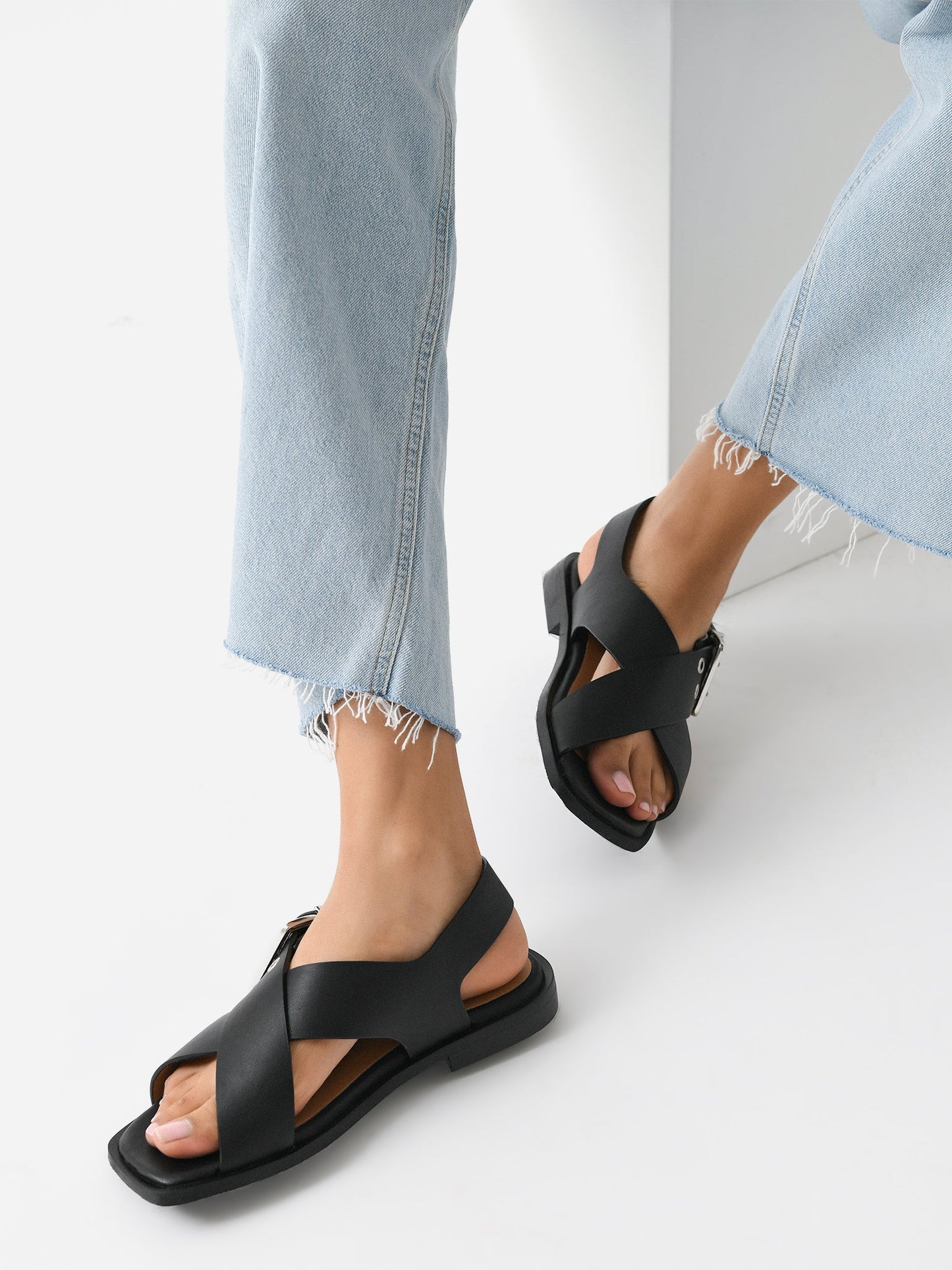 GANNI Women's Feminine Buckle Cross Strap Sandal